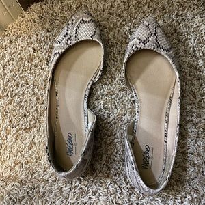 Snakeskin flats